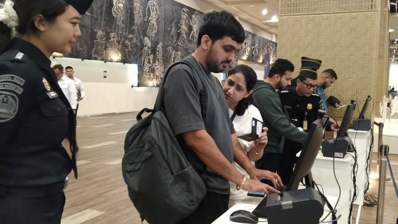 Menteri Imipas ungkap Aplikasi All Indonesia permudah alur kedatangan wisatawan di Bandara Ngurah Rai. Bagaimana sistem terintegrasi ini bekerja?