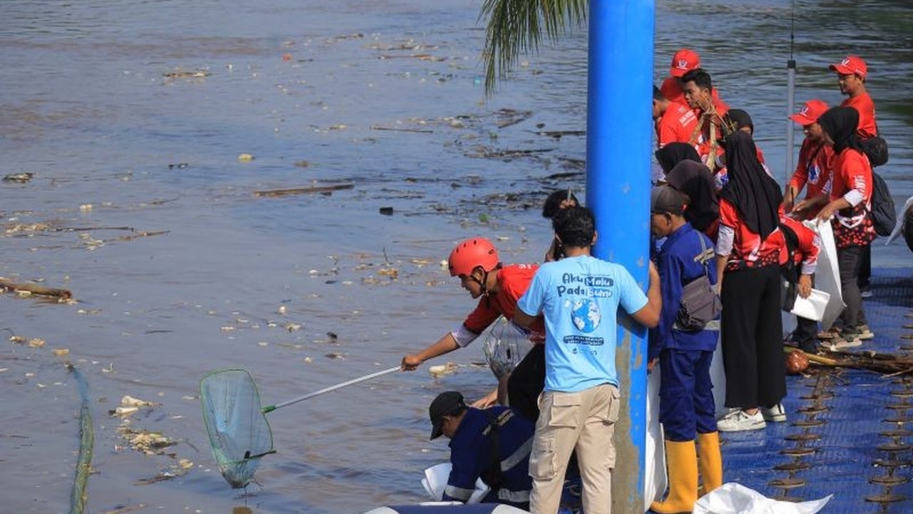 Wali Kota Tangerang Sachrudin deklarasikan Tangerang Eco Movement, sebuah gerakan nyata untuk lingkungan bersih. Cari tahu bagaimana gerakan ini mengubah kota!