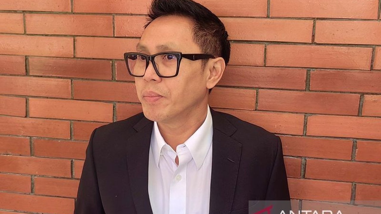 Partai Amanat Nasional (PAN) resmi nonaktifkan Eko Patrio dan Uya Kuya dari keanggotaan DPR RI per 1 September 2025. Apa alasan di balik keputusan mengejutkan ini?