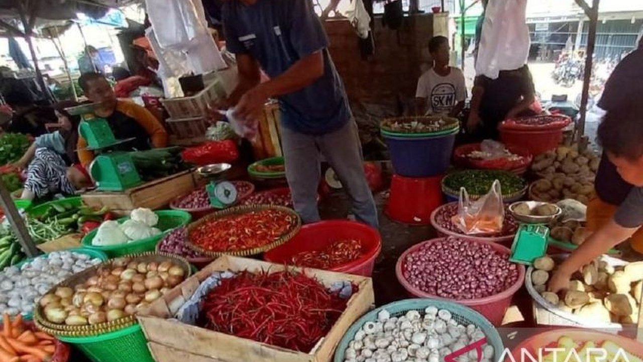 Provinsi Kepulauan Bangka Belitung mendapatkan tambahan pasokan 385 ton minyak goreng, memastikan stabilitas harga dan ketersediaan. Bagaimana kondisi stok minyak goreng Bangka Belitung saat ini?