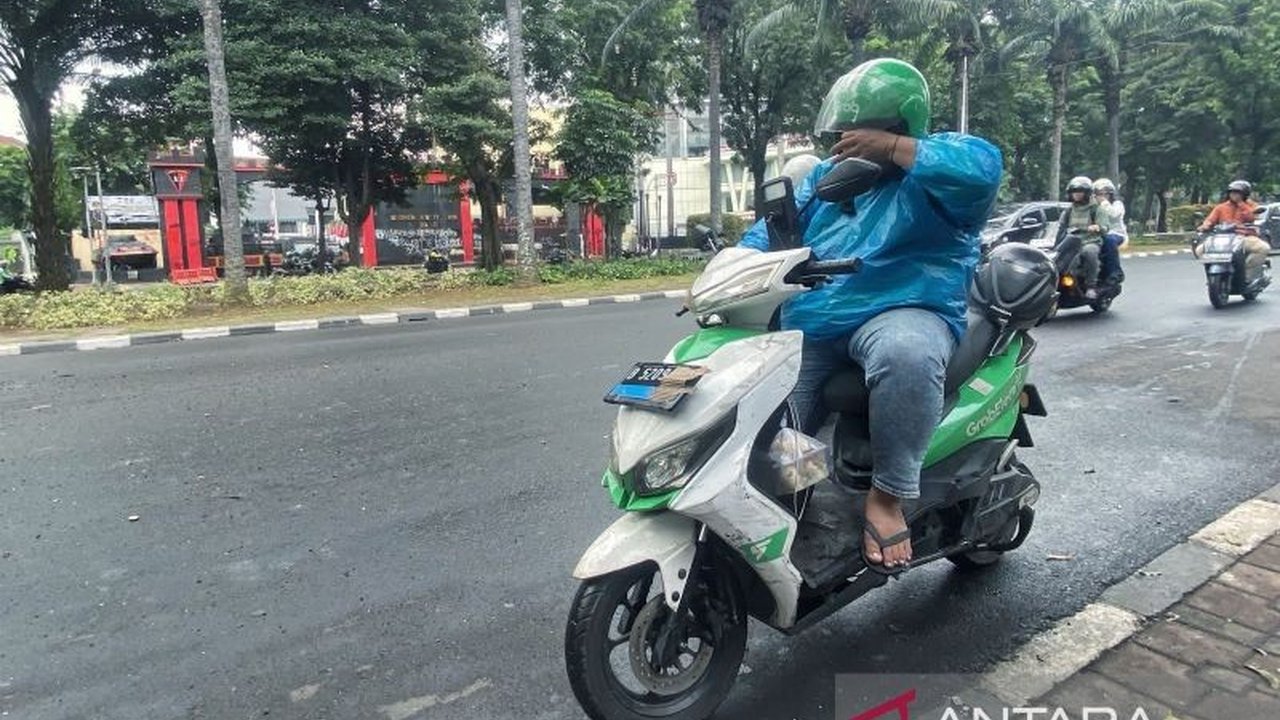 Warga di sekitar Mako Brimob Kwitang masih merasakan sisa-sisa efek gas air mata yang pedih, meski telah disemprot. Simak mengapa dampaknya bisa bertahan lama!
