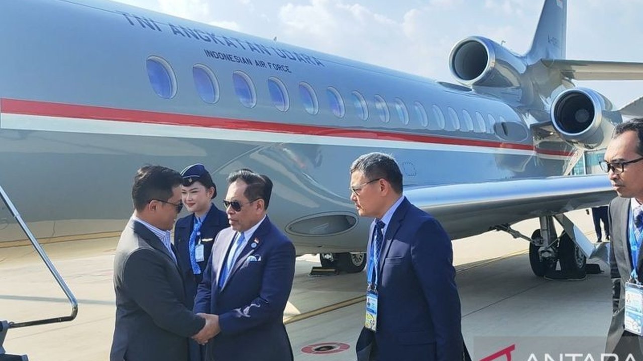 Menteri Luar Negeri Sugiono akan mewakili Presiden Prabowo Subianto dalam KTT SCO di China. Apa alasan di balik keputusan mendadak Presiden Prabowo untuk tidak hadir dalam pertemuan penting ini?