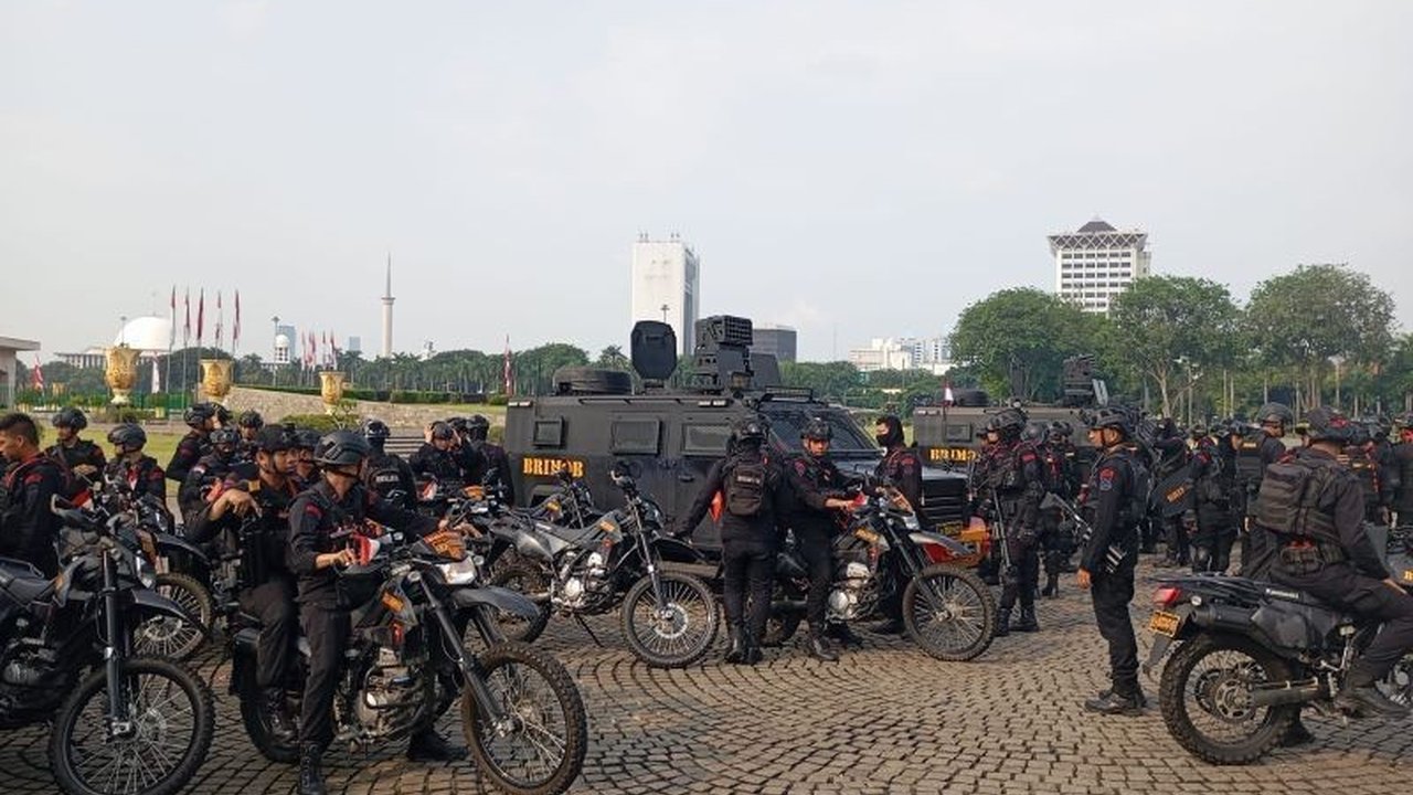 Polda Metro Jaya menggelar Patroli Skala Besar di Jakarta dengan 324 personel untuk menjaga kamtibmas di tengah gelombang demonstrasi. Simak detail wilayah sasaran dan pendekatannya.