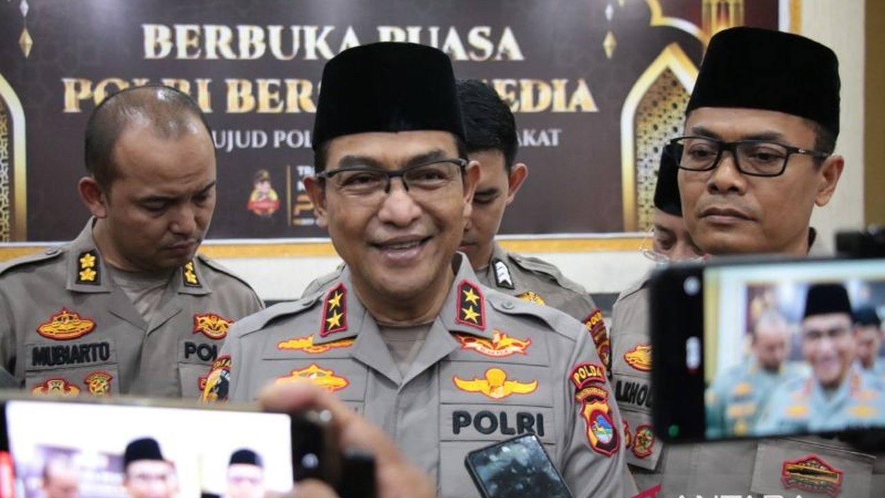 Kapolda NTB Irjen Pol. Hadi Gunawan menegaskan akan menindak tegas pelaku Perusakan Gedung DPRD NTB yang menyebabkan kerugian fantastis. Siapa aktor intelektual di baliknya?