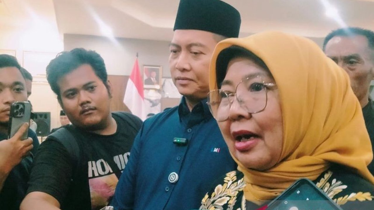 Gedung DPRD NTB terbakar habis akibat aksi unjuk rasa, menyebabkan seluruh dokumen dan aset ludes. Apa dampaknya terhadap kinerja dewan dan berapa kerugiannya?