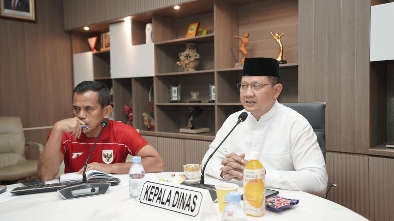 Dinas Pendidikan Jawa Timur (Dindik Jatim) menerapkan ujian SMA SMK Jatim daring luring untuk mengantisipasi unjuk rasa. Simak alasan lengkap dan dampaknya pada siswa!