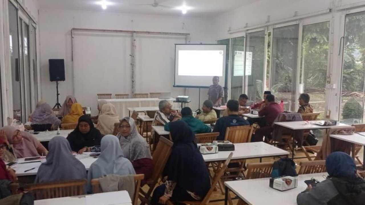 Perhimpunan Jalanin Banjarnegara membekali guru untuk mendampingi murid menerapkan 7 Kebiasaan Anak Indonesia Hebat, program Kemendikdasmen. Simak peran baru guru wali!