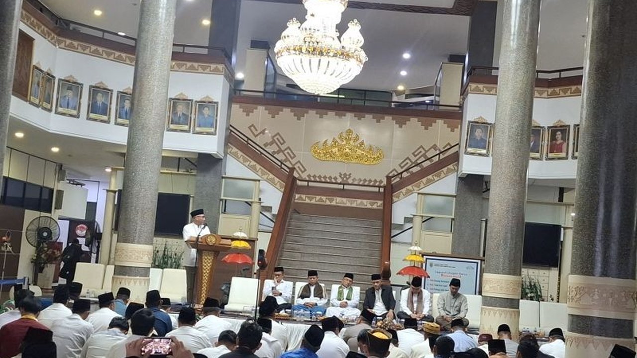 Pemerintah Provinsi Lampung menggelar Doa Bersama Lampung untuk kedamaian bangsa dan suasana kondusif pasca-unjuk rasa. Simak bagaimana doa ini diharapkan menyatukan hati seluruh elemen masyarakat.