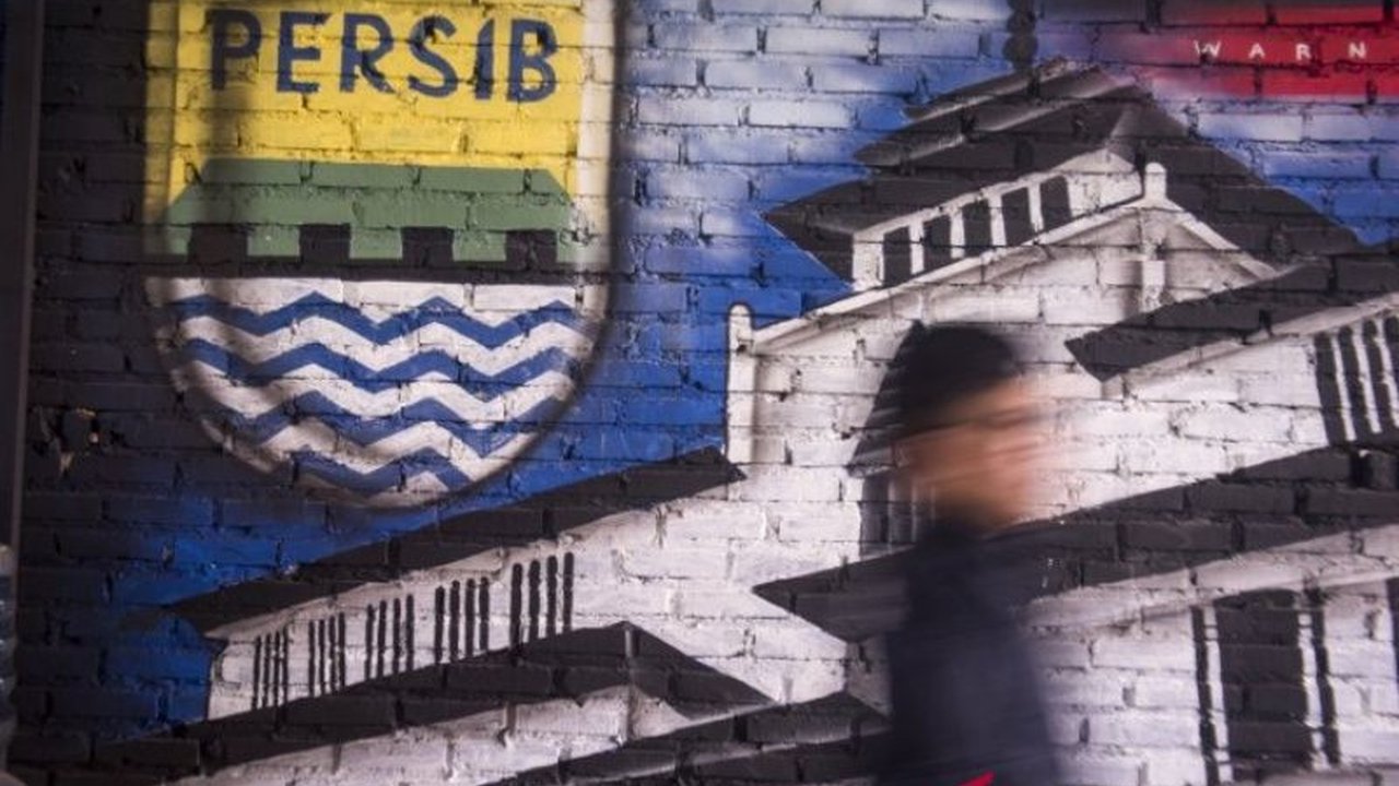 Persib Bandung kembali membuat gebrakan dengan mengumumkan pemain anyar mereka untuk musim 2025/2026 melalui siaran langsung di TVRI Jabar, sebuah langkah strategis yang penuh nilai emosional. Penasaran siapa saja pemain baru yang akan memperkuat Maung Ba