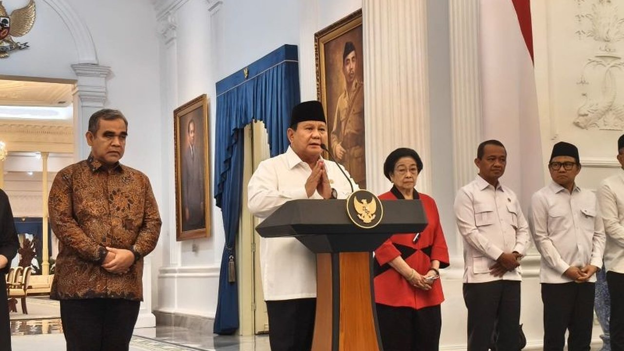 Presiden Prabowo Subianto bersama para ketua umum partai politik sepakat menghapus tunjangan DPR dan moratorium kunjungan kerja luar negeri. Apa alasan di baliknya?
