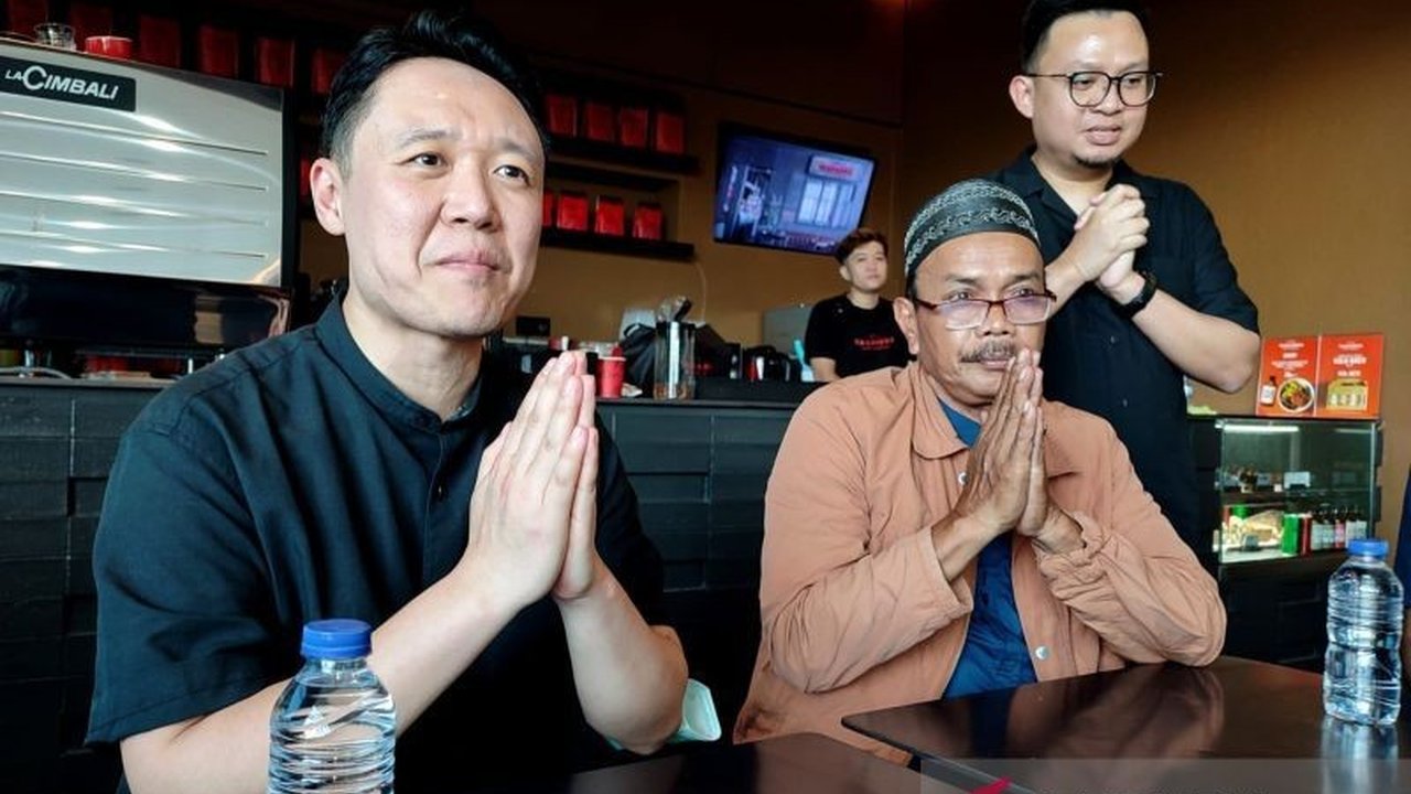 Manajemen Grab Indonesia menunjukkan solidaritasnya dengan mengunjungi dua mitra Grab Makassar yang menjadi korban demonstrasi di Makassar. Simak kisah pilu dan dukungan yang diberikan Grab.