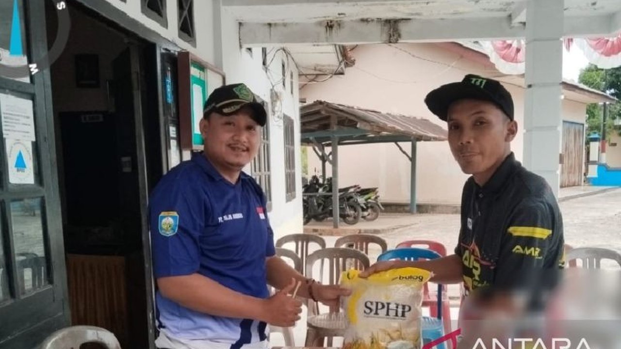 Pemerintah Kabupaten Ogan Komering Ulu (OKU) bersama Bulog menggelar Gerakan Pangan Murah di enam kecamatan, menyediakan kebutuhan pokok dengan harga terjangkau. Simak lokasi dan manfaatnya!