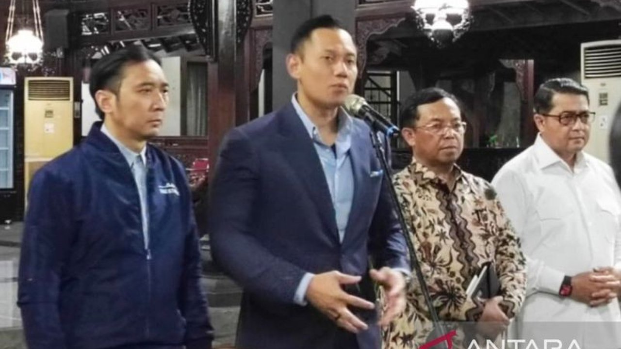 Ketua Umum Partai Demokrat AHY menyoroti serius dampak kerusuhan di Surabaya terhadap stabilitas ekonomi dan investasi nasional, mendesak penegakan hukum dan profesionalisme aparat.
