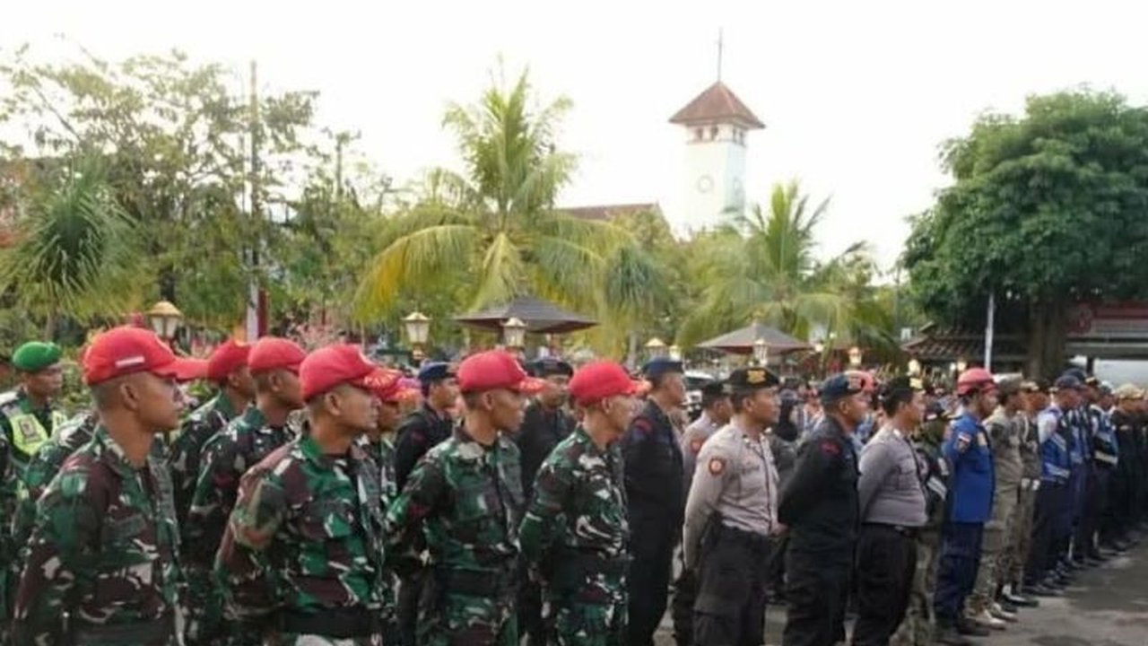 Wali Kota Madiun Maidi menginstruksikan seluruh jajaran camat, lurah, hingga RT/RW untuk aktif menjaga keamanan Kota Madiun. Apa saja langkah konkretnya demi ketertiban masyarakat?