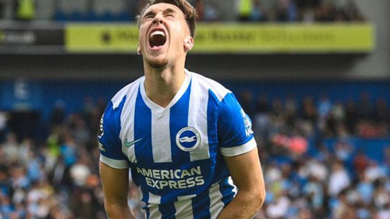 Brighton berhasil Kalahkan Manchester City 2-1 dalam laga sengit Liga Inggris, menandai kemenangan perdana mereka musim ini. Bagaimana The Seagulls membalikkan keadaan?