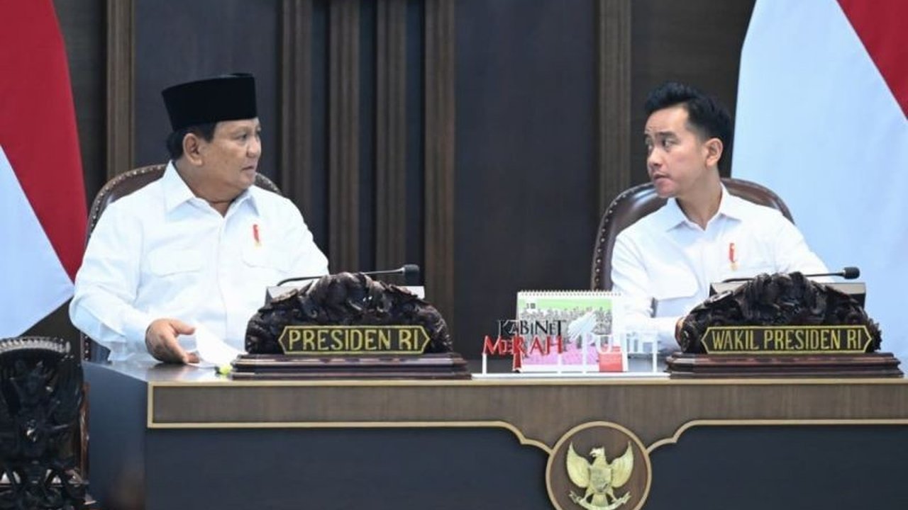 Wakil Presiden Gibran Rakabuming Raka dampingi Presiden Prabowo Subianto dalam Sidang Kabinet Paripurna membahas langkah strategis menjaga Stabilitas Nasional. Apa saja arahan pentingnya demi keamanan negara?