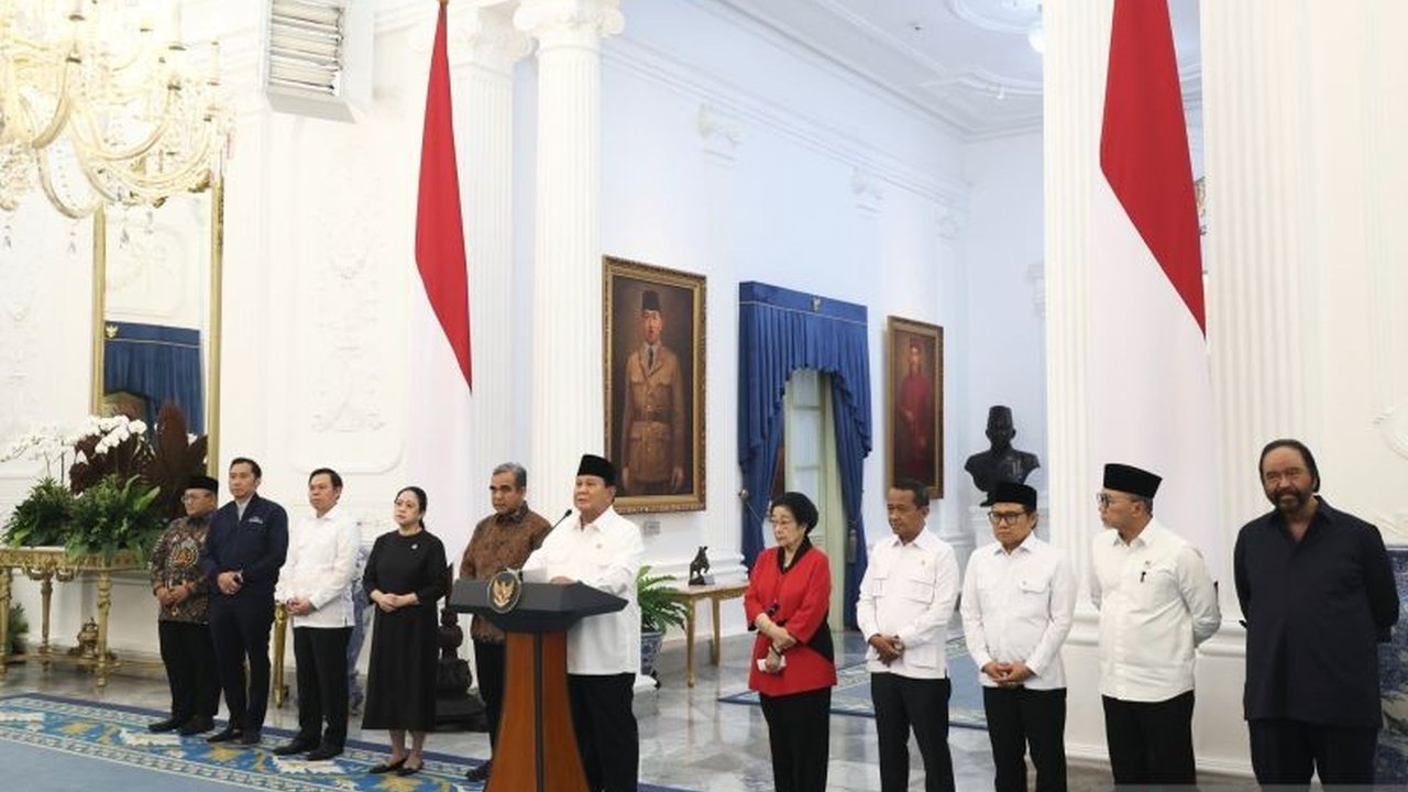 Presiden Prabowo Subianto instruksikan kementerian dan lembaga untuk membuka pintu bagi masukan dan kritik masyarakat. Mengapa Prabowo Perintahkan K/L Terima Kritik Rakyat? Simak selengkapnya!