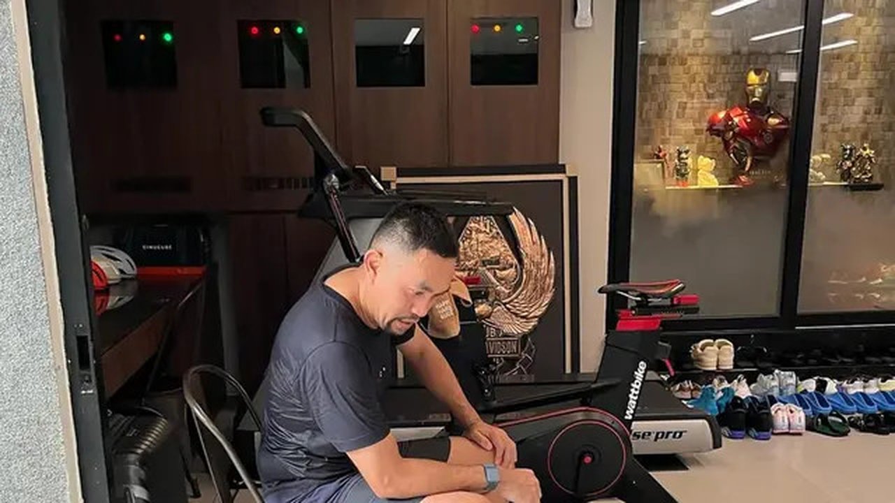 Patung Iron Man koleksi Ahmad Sahroni. [IG: @ahmadsahroni88]