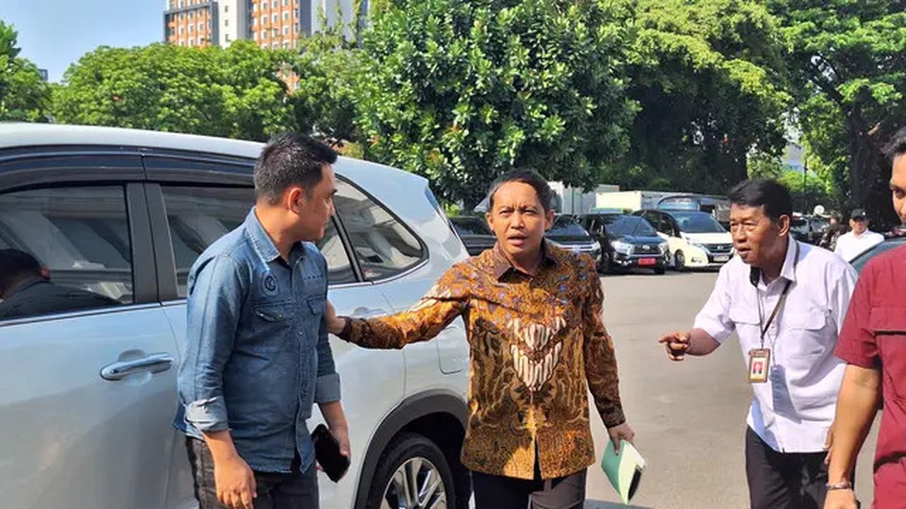 Sekjen PSI Raja Juli Antoni di Kompleks Istana Kepresidenan Jakarta, Senin (1/9/2025) (Liputan6.com/Lizsa Egeham) 