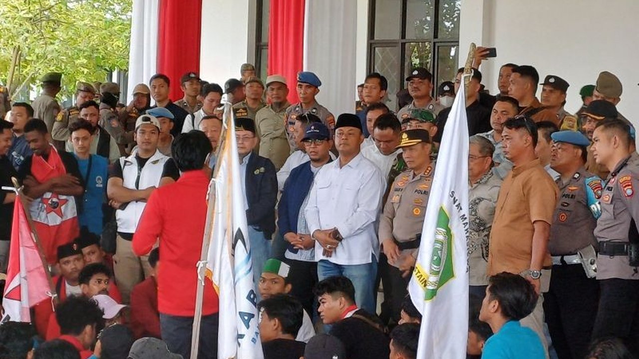 Pimpinan DPRD Kepri temui ratusan mahasiswa pengunjuk rasa di Tanjungpinang. Aspirasi mahasiswa DPRD Kepri terkait isu nasional dan lokal diserap, termasuk protes terhadap kenaikan tunjangan DPR dan aksi represif aparat.