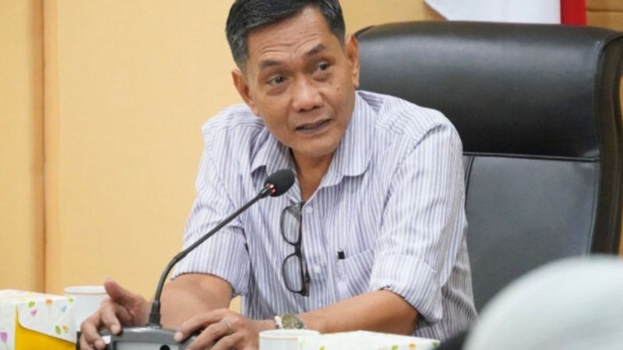 Ombudsman RI mendesak DPR untuk memperbaiki etika komunikasi publik mereka yang dinilai melukai aspirasi rakyat, sekaligus menuntut transparansi gaji dan evaluasi penanganan demonstrasi. Apa saja tuntutan lengkapnya?