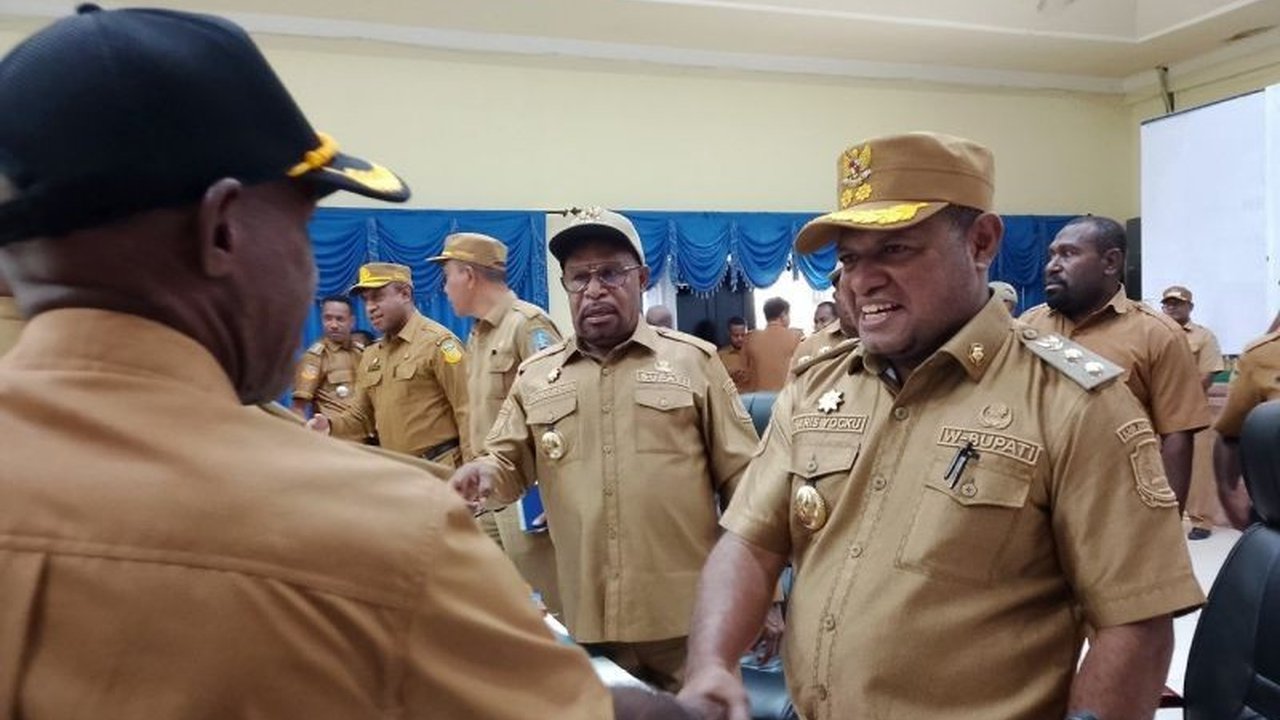 Pemerintah Kabupaten Jayapura menggelar rapat evaluasi program kerja 19 distrik. Langkah ini penting untuk memastikan pembangunan merata dan sesuai kebutuhan masyarakat. Simak selengkapnya mengapa Evaluasi Program Kerja Jayapura ini krusial!