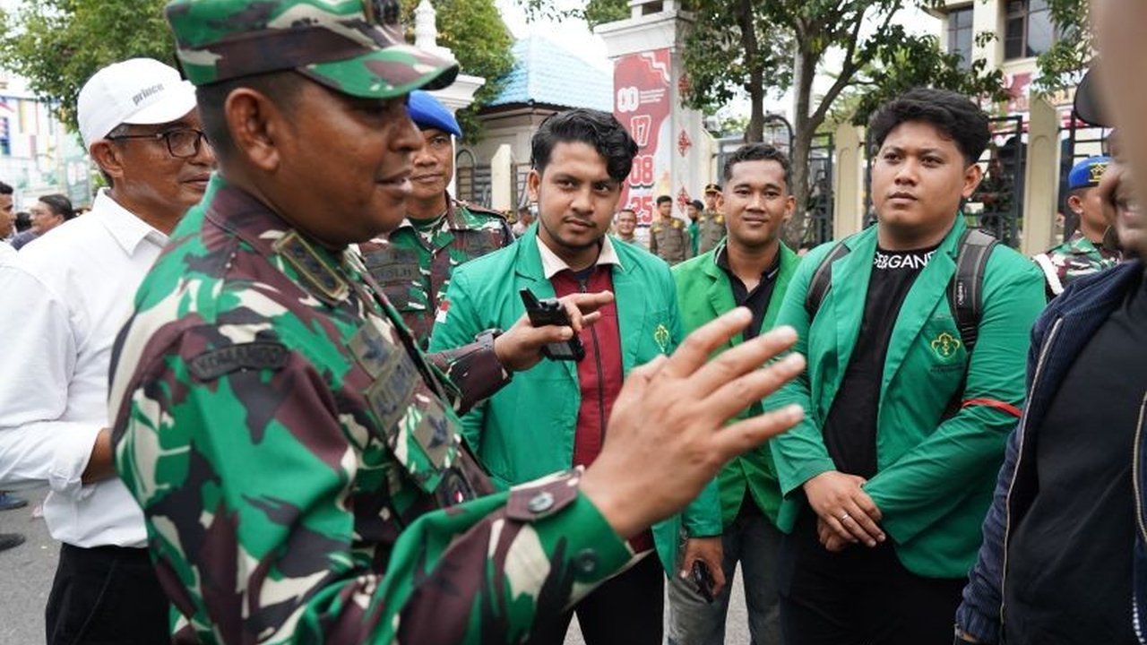 Aksi Mahasiswa Lhokseumawe di DPRK berlangsung damai dan tertib, menuai pujian dari Danrem 011/Lilawangsa. Simak detail aspirasi dan respons pemerintah setempat.