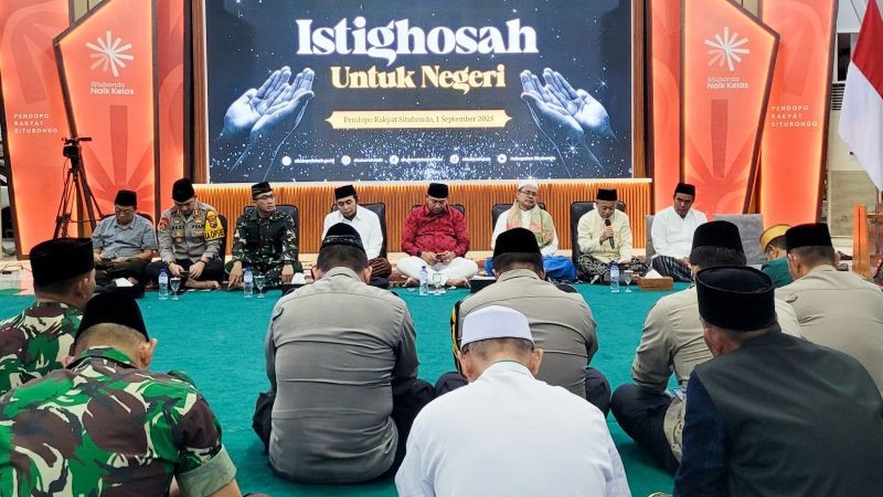 Pemerintah Kabupaten Situbondo bersama ribuan masyarakat menggelar Doa Bersama Situbondo untuk keselamatan bangsa. Acara ini bukti nyata cinta damai warga Situbondo.
