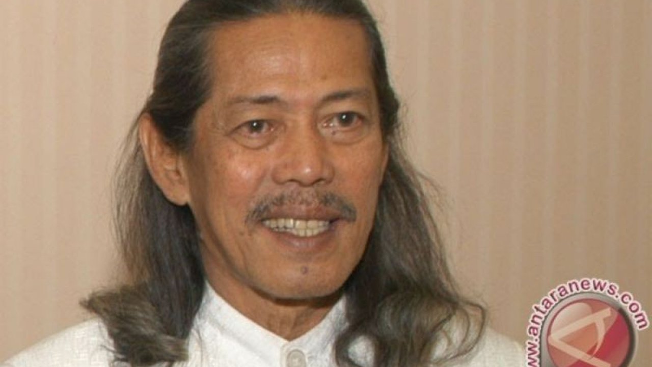 Kabar duka menyelimuti dunia musik dan sosial Indonesia dengan meninggalnya Acil Bimbo. Sosok paman Achi Hardjakusumah 'She' ini meninggalkan jejak penting yang patut dikenang.