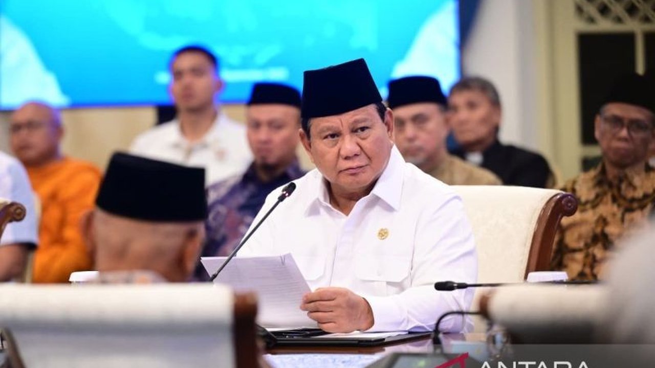 Presiden Prabowo Subianto menggelar dialog terbuka di Istana, di mana ia dengar aspirasi dan kritik langsung dari serikat buruh, ormas, dan tokoh agama. Apa saja poin krusial yang disampaikan?