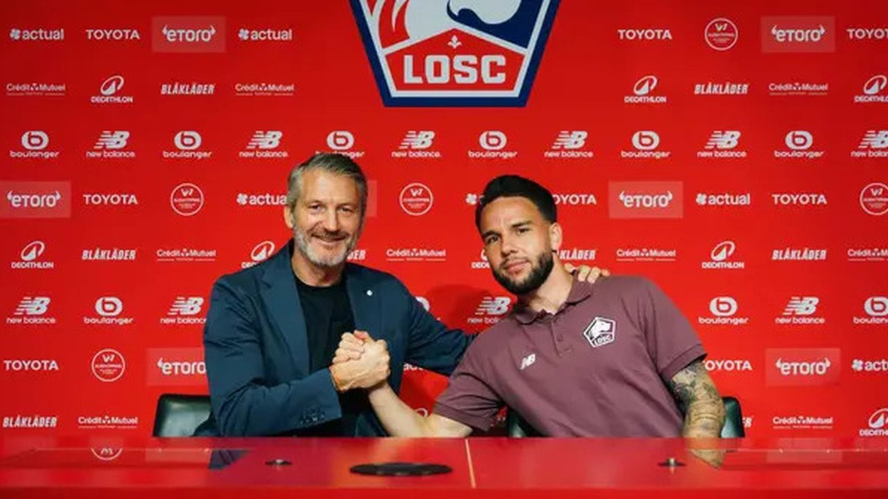 Calvin Verdonk diperkenalkan sebagai pemain baru Lille, Senin (1/8/2025). (Dok. LOSC)