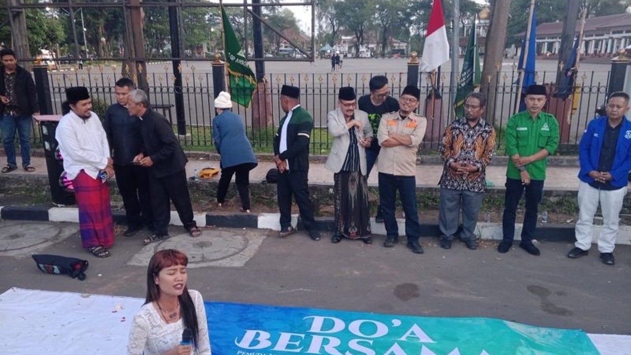 Pemuda lintas agama di Kota Serang bersatu menyerukan aksi damai, mengajak semua pihak menjaga kondusifitas daerah di tengah maraknya demonstrasi. Simak seruan lengkapnya!