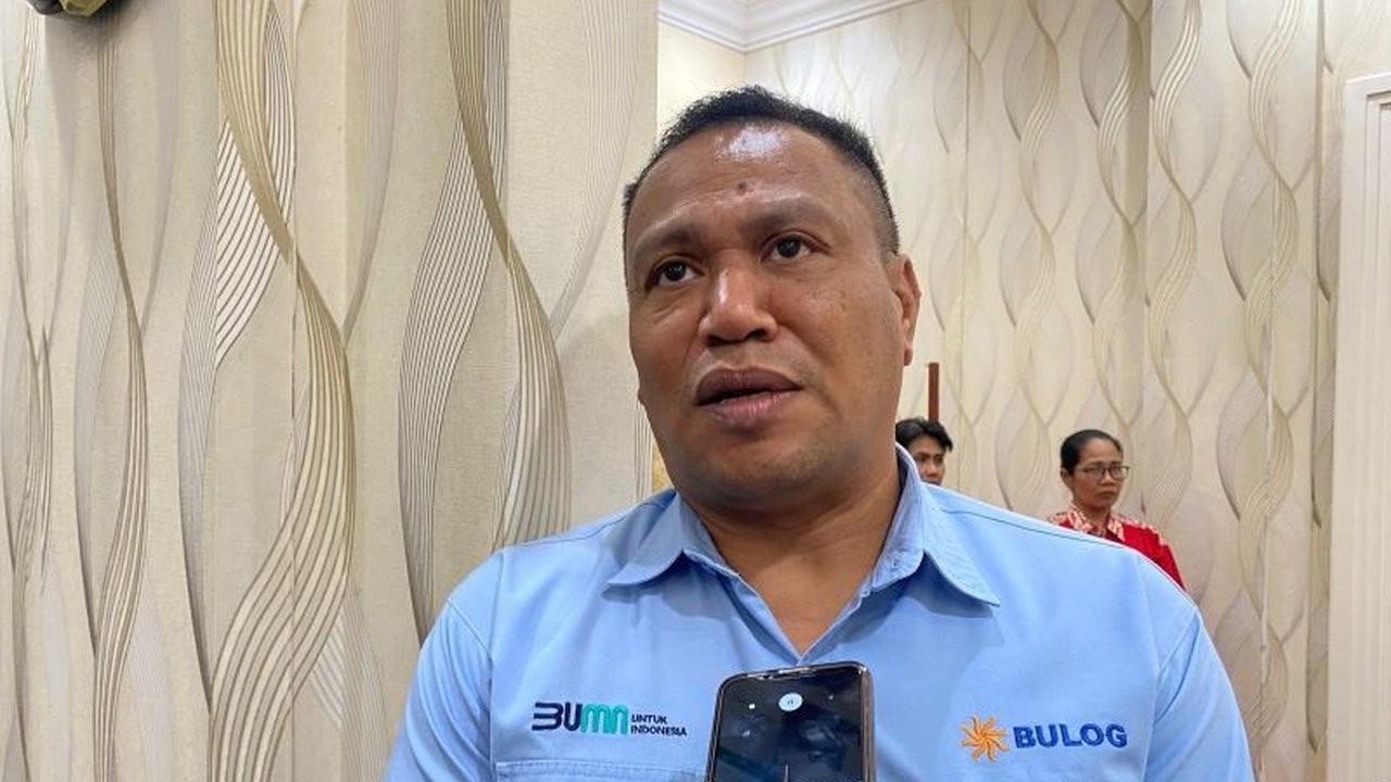 Kabar gembira bagi warga Bumi Cendrawasih! Stok beras Papua dipastikan aman hingga empat bulan ke depan. Bulog Jayapura menjamin ketersediaan pangan, benarkah tak perlu khawatir?