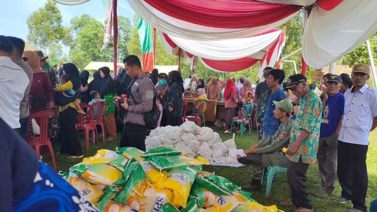 Pemerintah Provinsi Lampung gencar adakan Bazar Pangan Murah sebagai strategi ampuh stabilisasi harga. Bagaimana kegiatan ini berhasil menekan inflasi daerah?