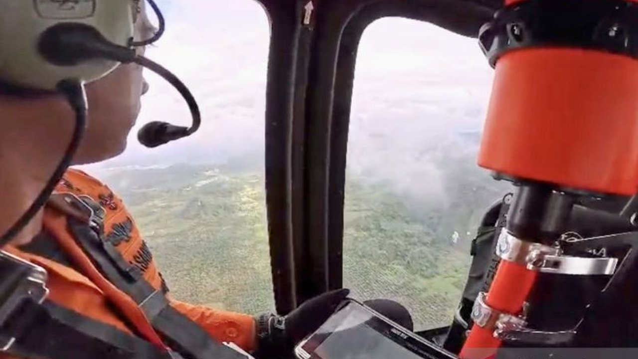 Operasi pencarian helikopter hilang BK117 D3 di Kalimantan Selatan terkendala rimbunnya hutan dan cuaca ekstrem. Apa saja tantangan yang dihadapi Tim SAR?