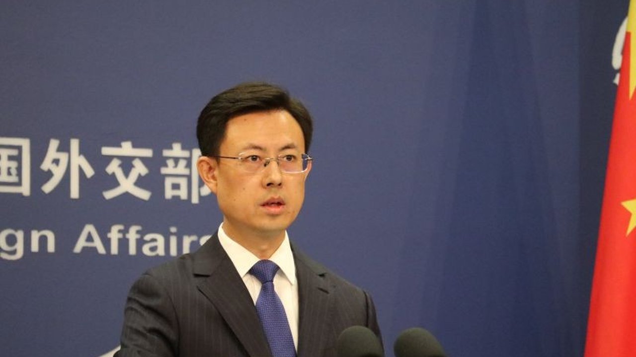 Pemerintah China resmi memperpanjang kebijakan bebas visa bagi warga negara Rusia, berlaku hingga 2026. Kebijakan Bebas Visa China Rusia ini bertujuan mempererat hubungan bilateral. Simak detail dan tujuannya!