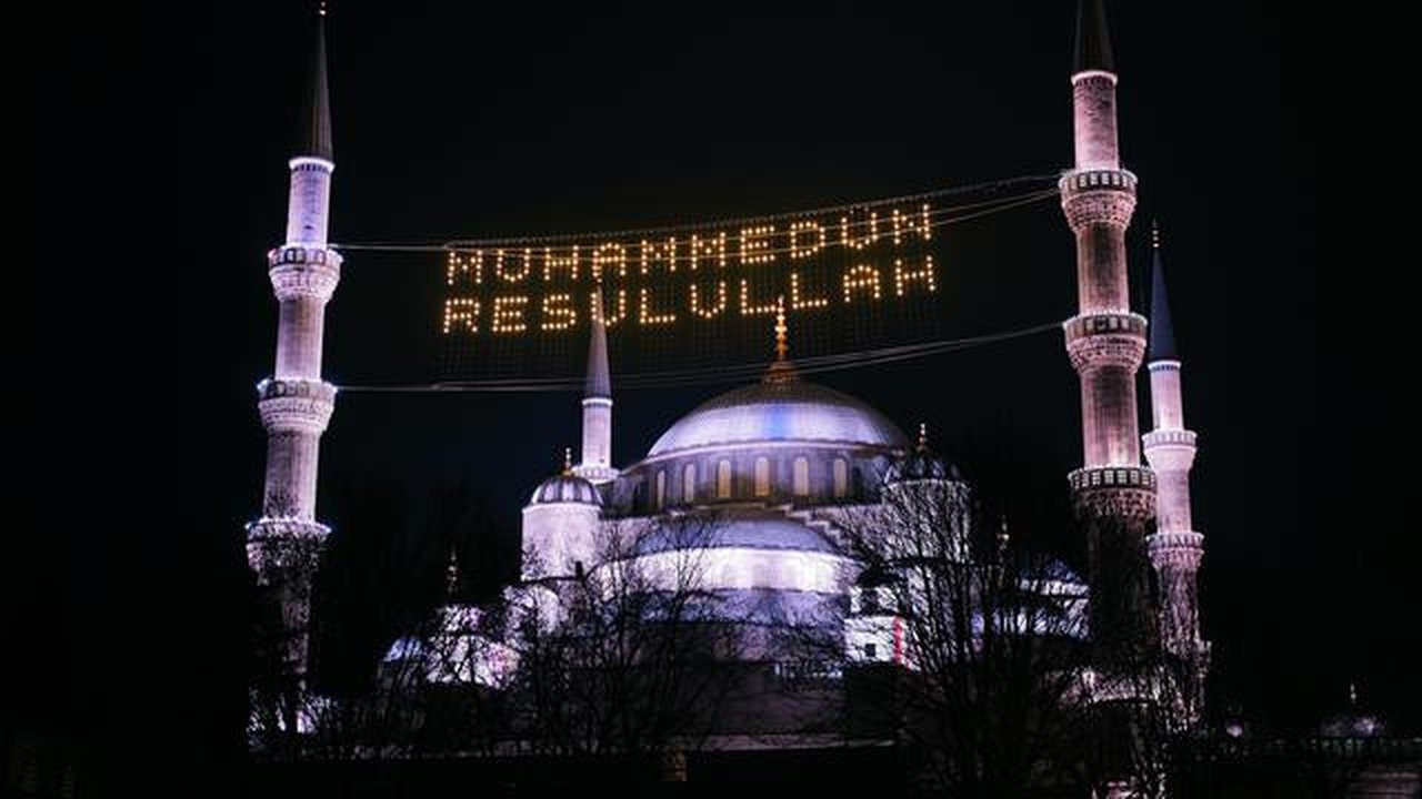 Maulid Nabi 2025 (Photo by Zeki Okur: https://www.pexels.com/photo/message-on-blue-mosque-in-istanbul-at-night-20702107/)