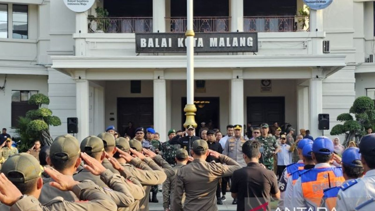 Pemkot Malang intensifkan Siskamling Malang dan patroli gabungan pasca-unjuk rasa. Langkah ini diambil untuk menjaga kondusivitas wilayah dan deteksi dini potensi gangguan keamanan.