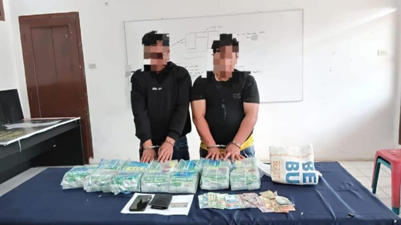 Polda Sumut berhasil menggagalkan peredaran sabu di Sumut seberat 13 kilogram di Labuhanbatu Utara. Dua tersangka ditangkap, mengungkap modus baru penyelundupan narkoba.