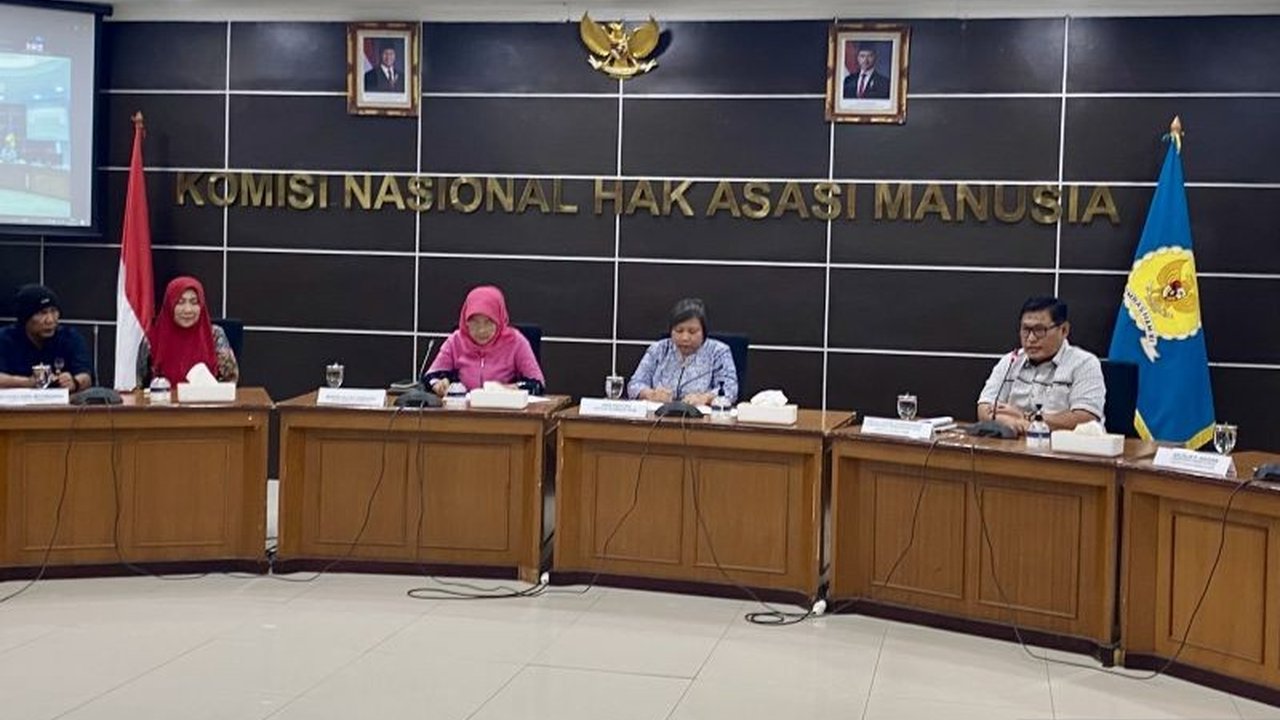 Komisi Nasional Hak Asasi Manusia (Komnas HAM) mendesak penegakan hukum terkait 10 korban tewas dan luka-luka dalam aksi demo. Siapa saja mereka dan bagaimana proses hukumnya?