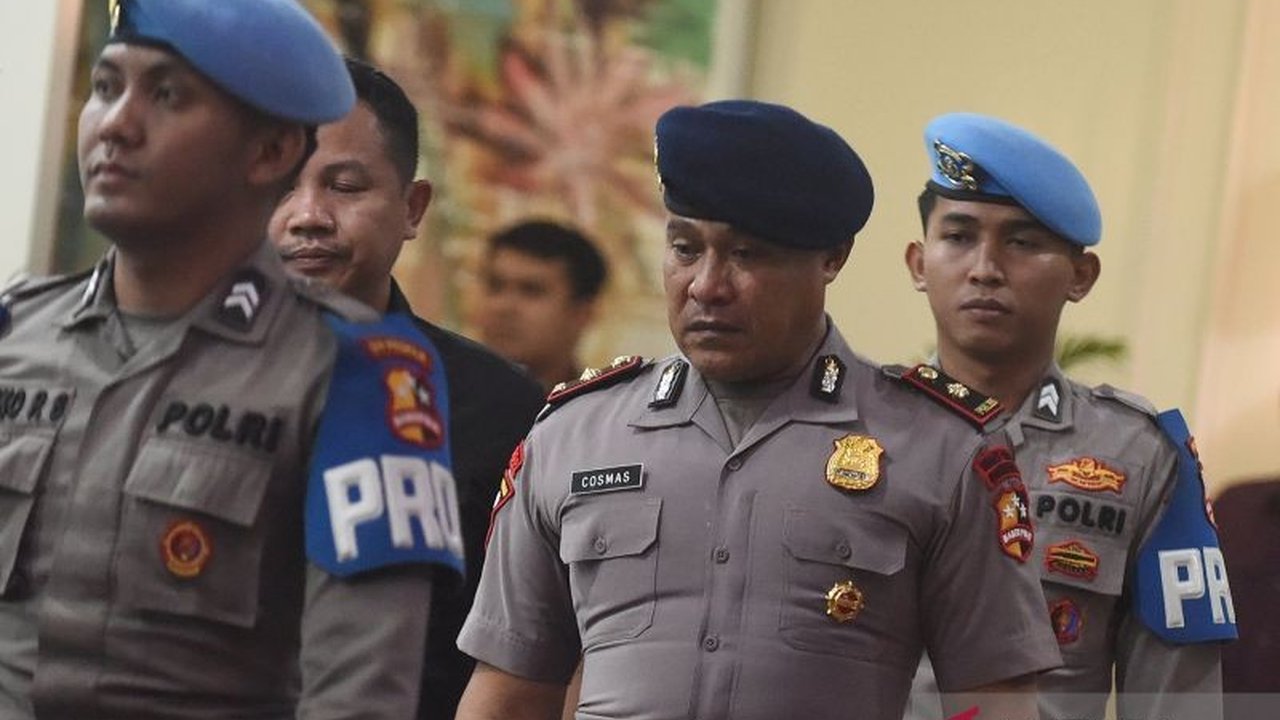 Kompol Kosmas Dipecat dari Polri setelah insiden rantis Brimob menabrak ojol hingga meninggal. Ia kini pikir-pikir ajukan banding, apa alasannya?