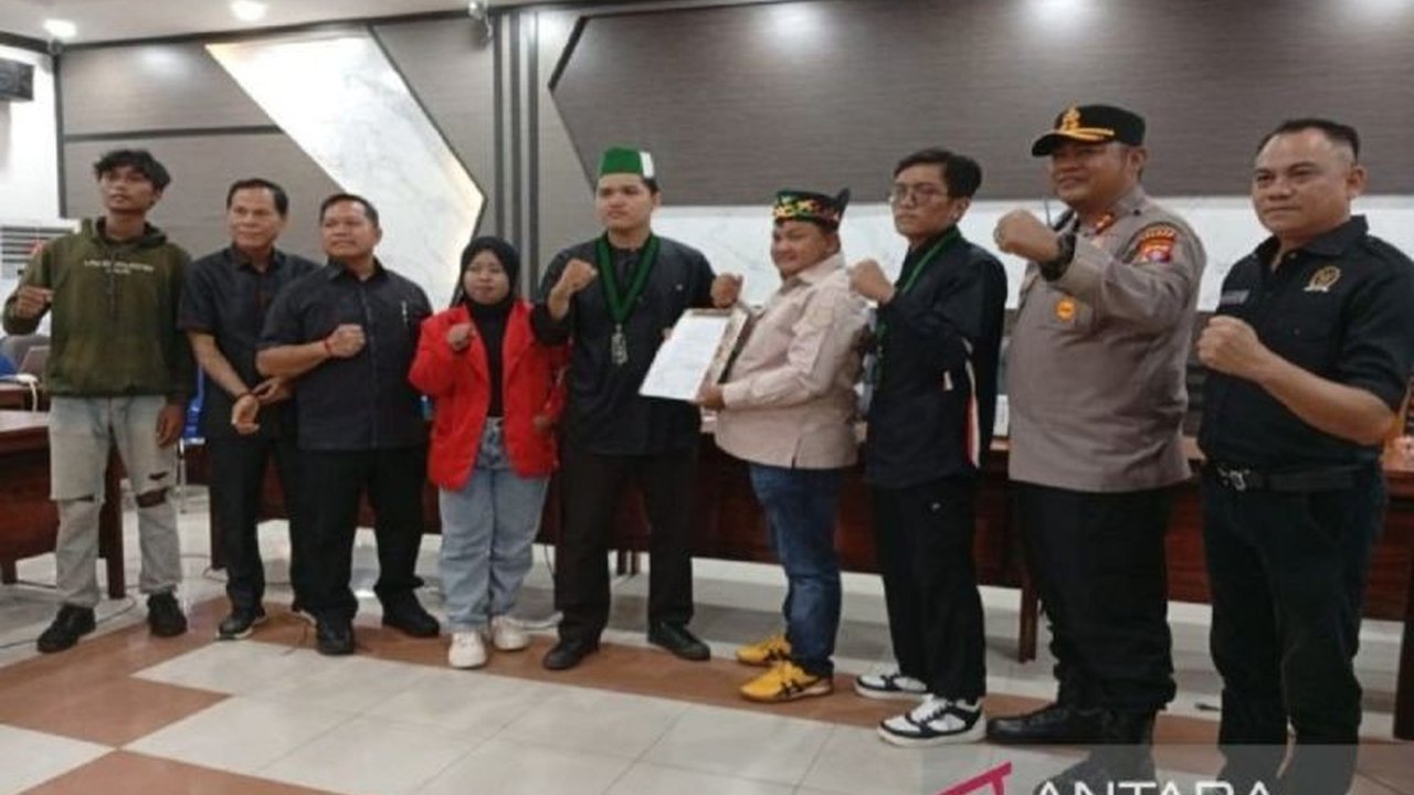 Ketua DPRD Kapuas Ardiansah menegaskan komitmennya dalam mengawal aspirasi mahasiswa dan masyarakat. Apa saja tuntutan yang akan DPRD Kapuas Kawal Aspirasi mereka?