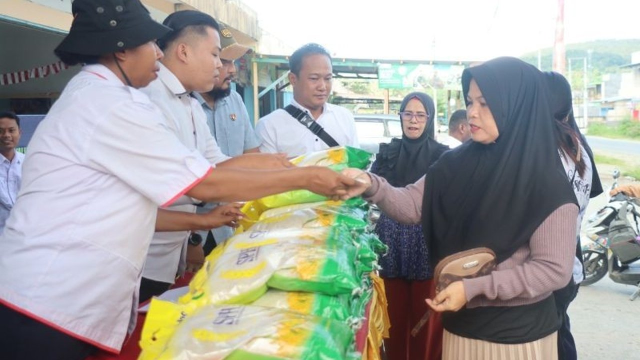 Polres Jayapura menggelar Gerakan Pangan Murah, menyediakan beras SPHP untuk meringankan beban ekonomi. Bagaimana dampak nyata program ini bagi masyarakat?