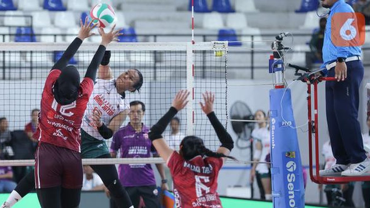 Pertandingan pembuka Livoli Divisi Utama 2025 putaran reguler pertama di GOR Nambo, Tangerang, Banten yang mempertemukan Bank Jatim vs Kharisma Premium. (Muhammad Iqbal Ichsan/Bola.com)