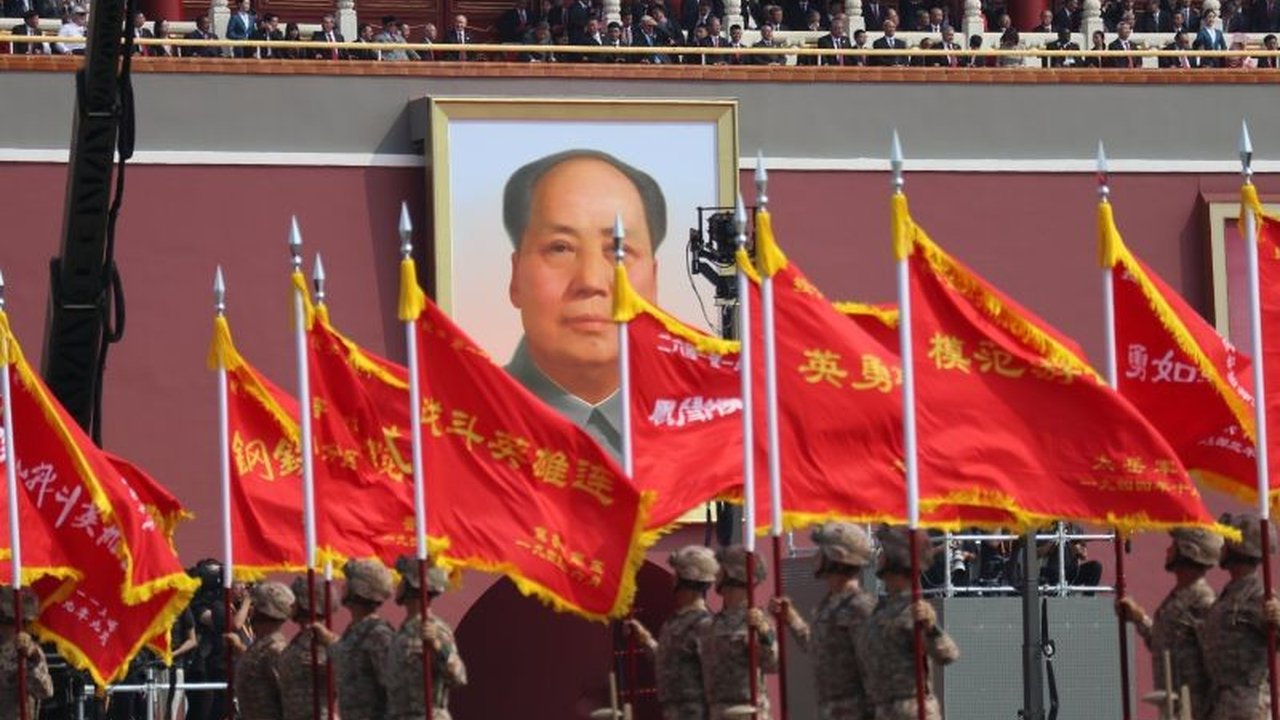 Saksikan bagaimana Parade Militer China memamerkan teknologi pertahanan terbaru, dari rudal hipersonik hingga senjata laser, menandai 80 tahun kemenangan perang dan menegaskan komitmen damai.