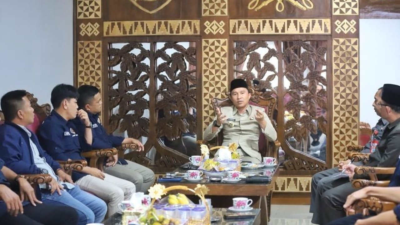 Pemkab Lampung Barat dan PWI terus memperkuat sinergi demi pembangunan daerah dan kesejahteraan masyarakat. Simak bagaimana Sinergi Pemkab Lampung Barat PWI ini membawa dampak positif.