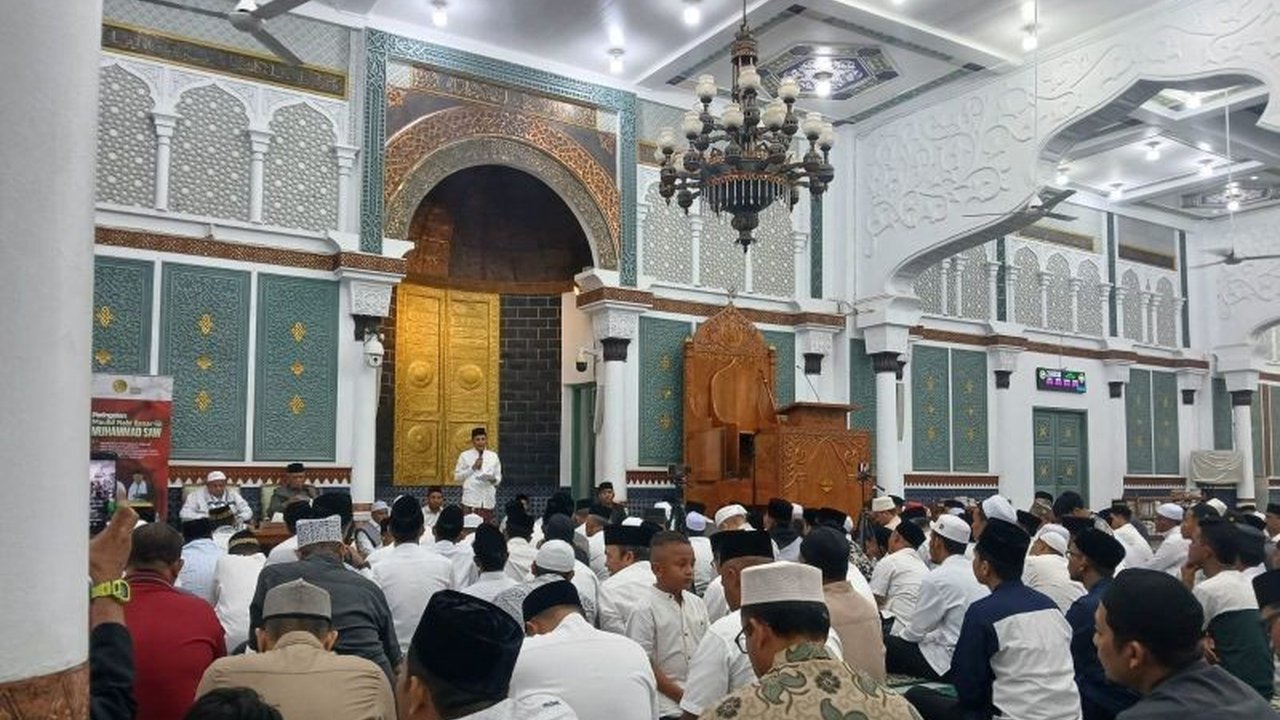 Gubernur Aceh mengajak seluruh elemen masyarakat menjadikan peringatan Maulid Nabi di Aceh sebagai momentum untuk memperbaiki diri dan membangun Aceh yang Islami, maju, dan bermartabat. Simak pesan lengkapnya!