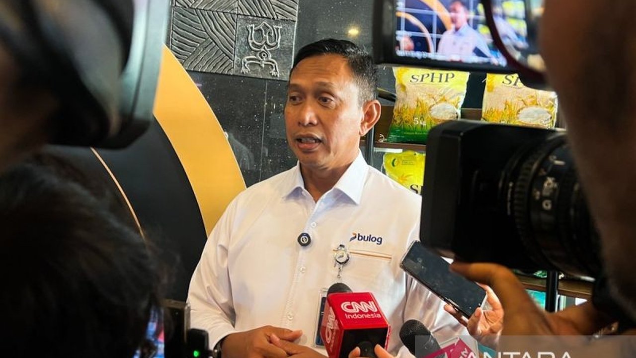 Perum Bulog mencetak sejarah baru dengan rekor MURI, sekaligus memastikan distribusi pangan pokok lancar demi menjaga stabilitas harga dan keterjangkauan bagi masyarakat.