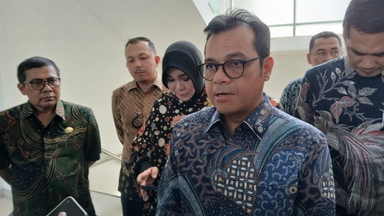 Wamen Komdigi Nezar Patria mengimbau masyarakat untuk tidak melakukan doxing media sosial. Tindakan ini melanggar hukum dan dapat dijerat UU ITE serta UU PDP. Apa itu doxing?