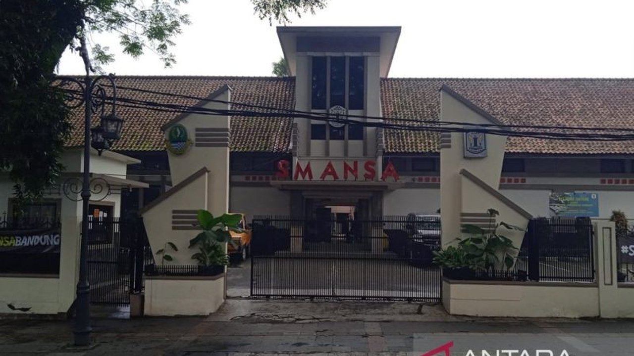 SMAN 1 Bandung akhirnya memenangkan sengketa lahan yang telah lama bergulir, sebuah putusan banding yang menjadi kado istimewa. Simak detail kemenangan Sengketa Lahan SMAN 1 Bandung dan rencana sujud syukur besar-besaran!